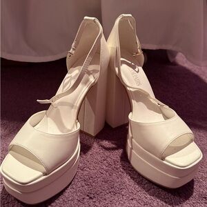 Dream Pairs Cream Platform Heels